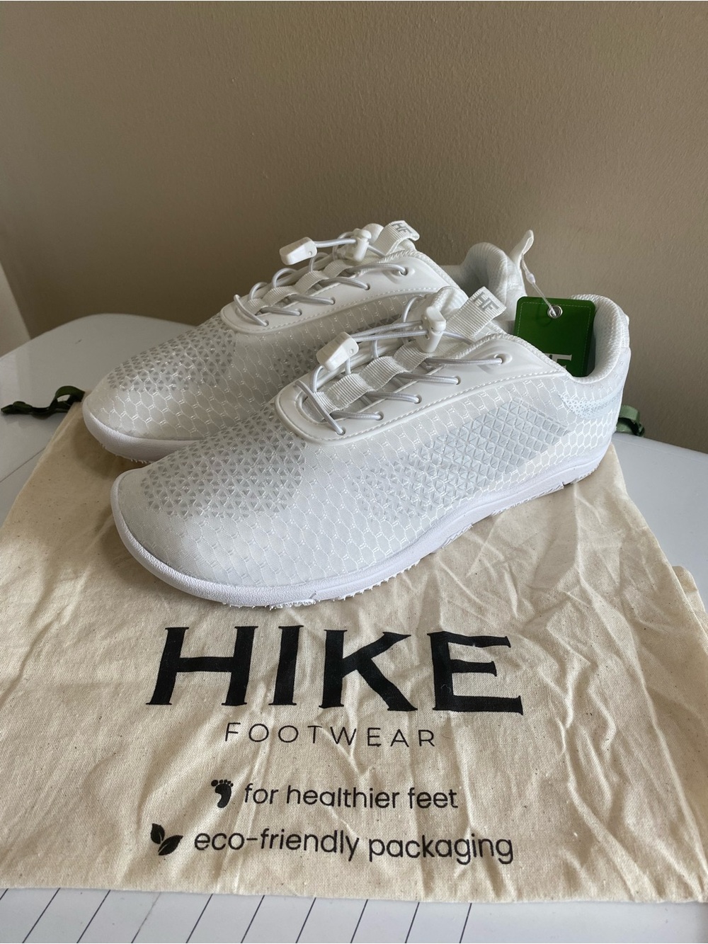 HIKE Footwear NWT Unisex White/Grey Accent Barefoot Cloud Flow